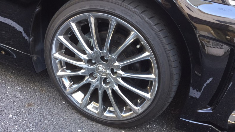 タイヤホイール前