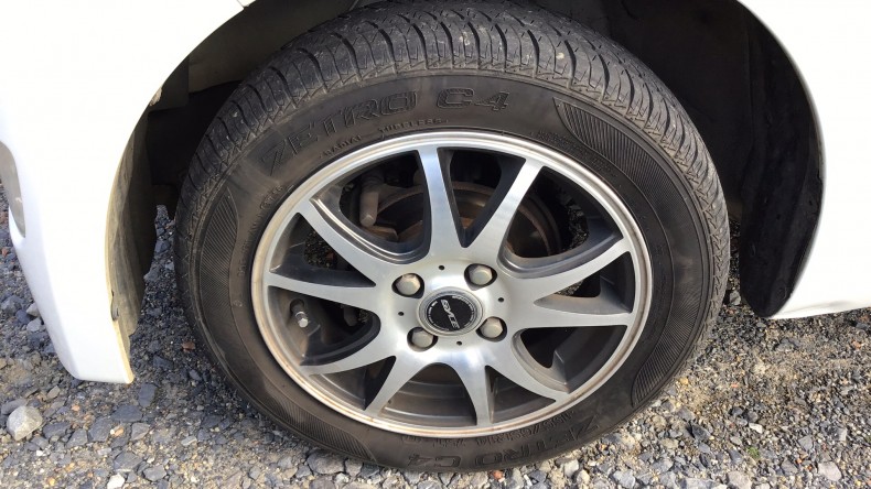 タイヤホイール前