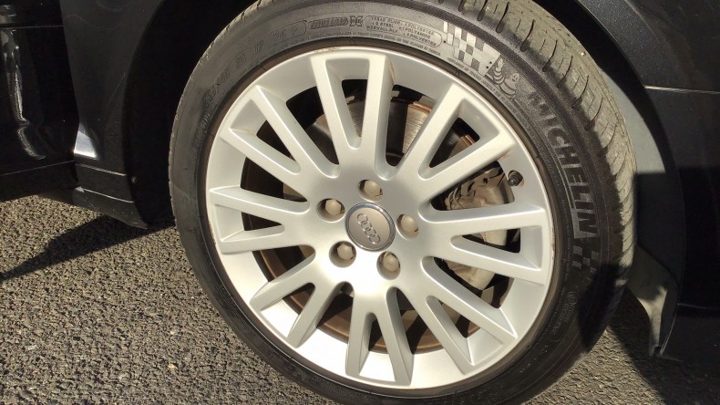 タイヤホイール前