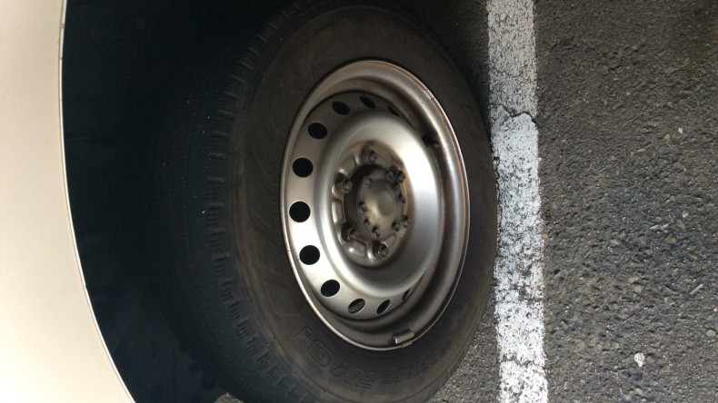 タイヤホイール前