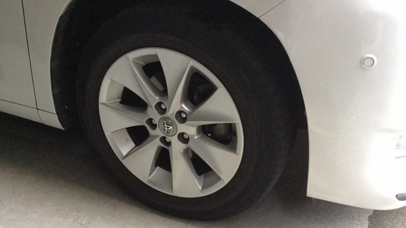 タイヤホイール前