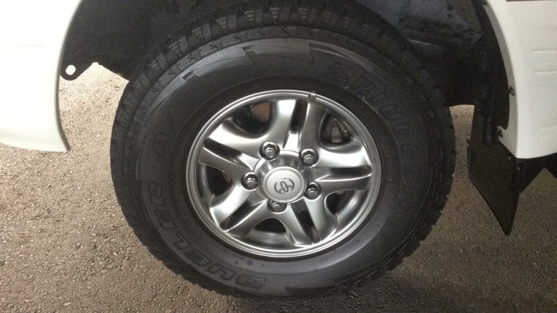 タイヤホイール前