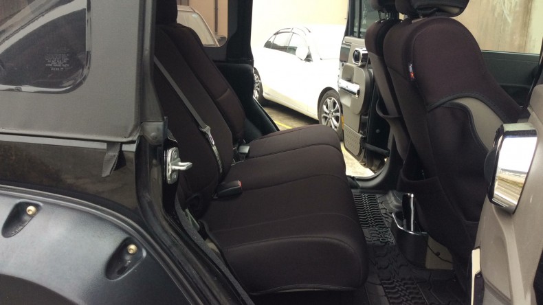 内装後方シート