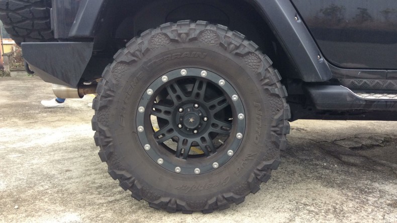 タイヤホイール前