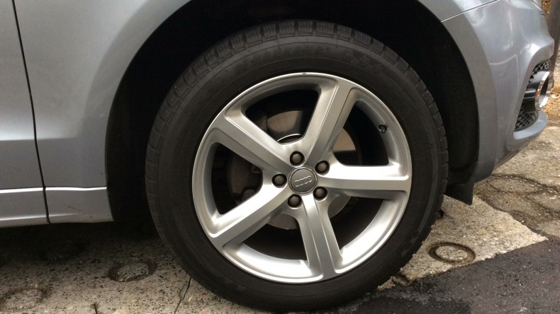 タイヤホイール前