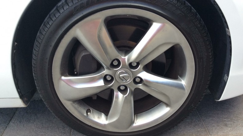 タイヤホイール前