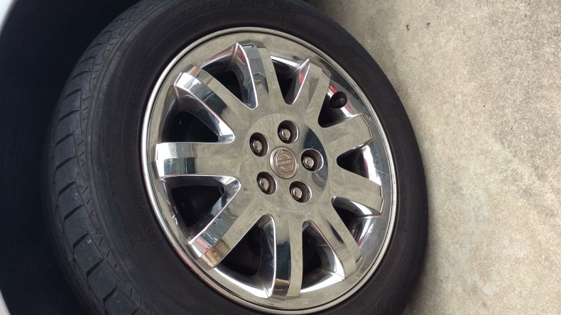 タイヤホイール前