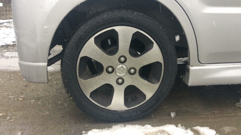 タイヤホイール前