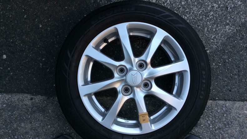 タイヤホイール前