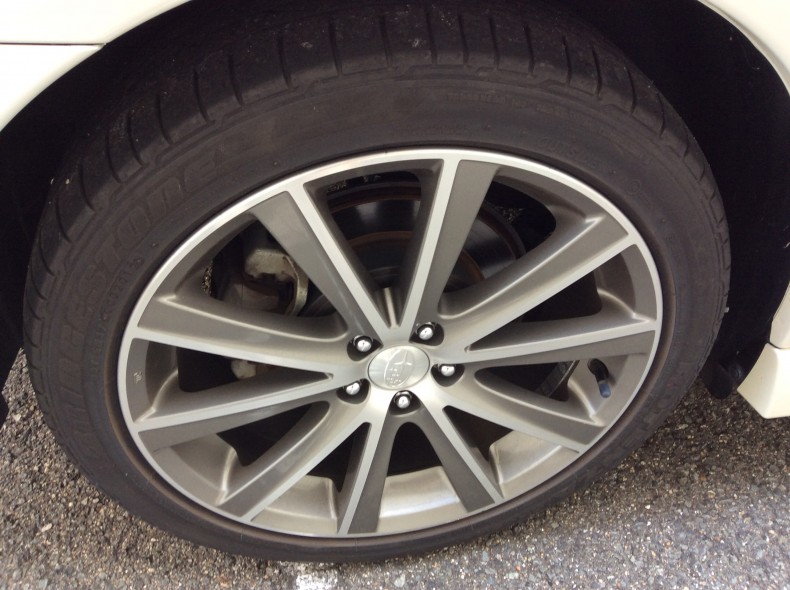 タイヤホイール前