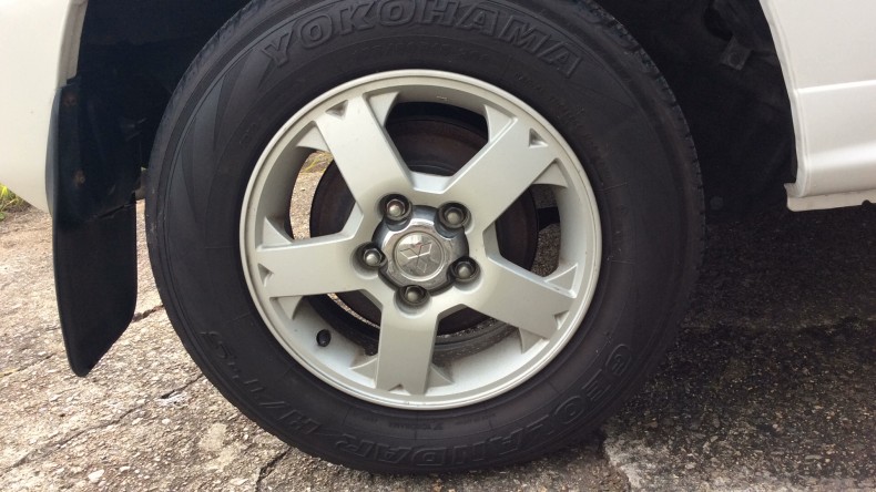 タイヤホイール前