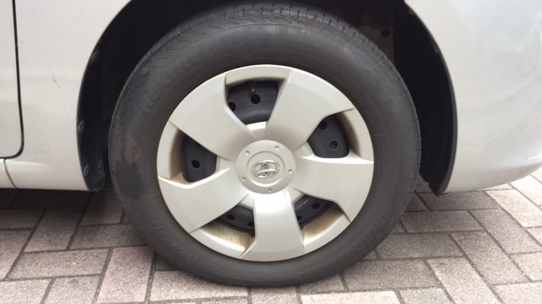 タイヤホイール前