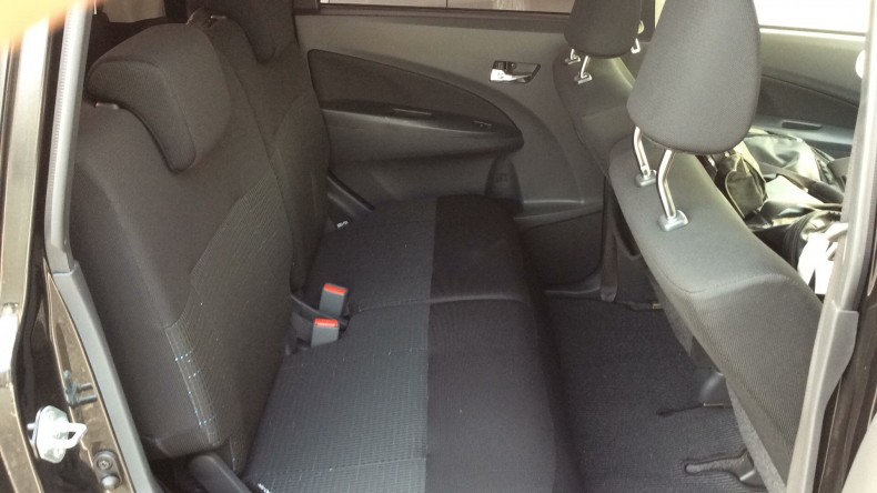 内装後方シート