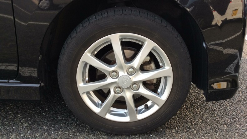 タイヤホイール前