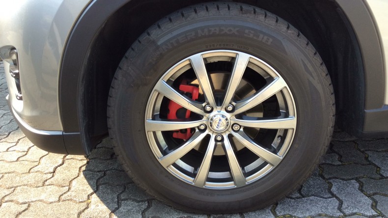 タイヤホイール前