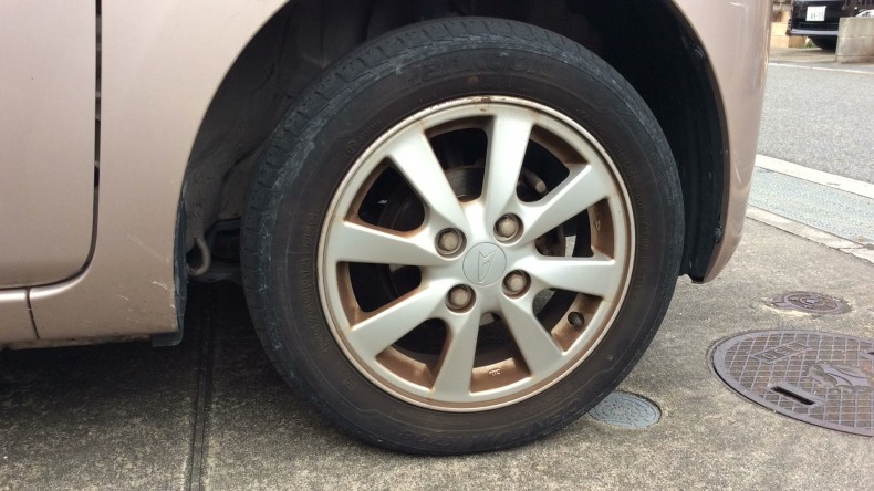 タイヤホイール前