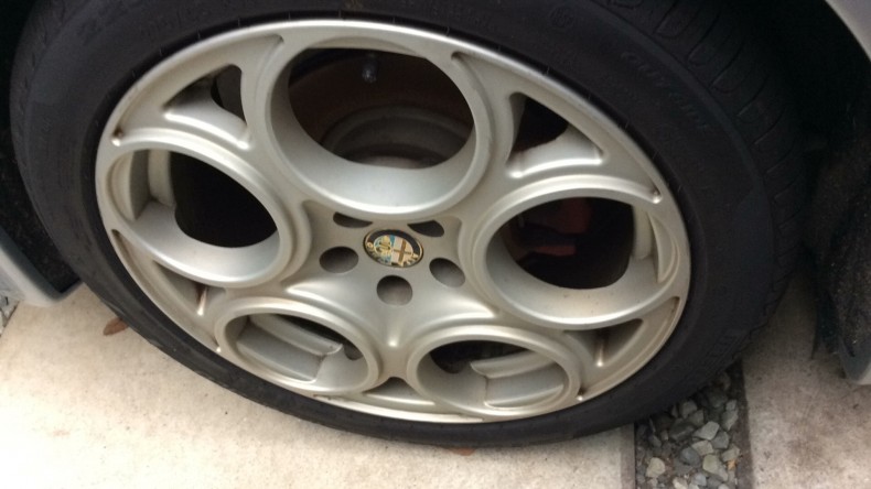 タイヤホイール前