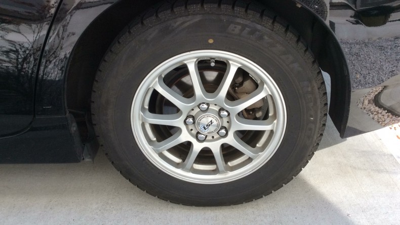 タイヤホイール前