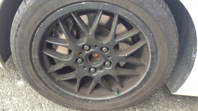 タイヤホイール前