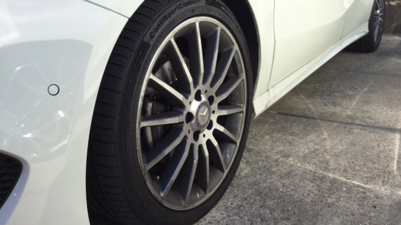 タイヤホイール前