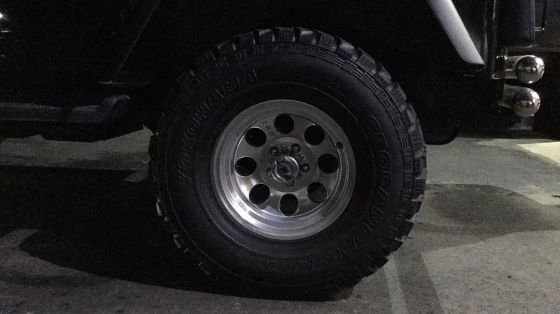 タイヤホイール前