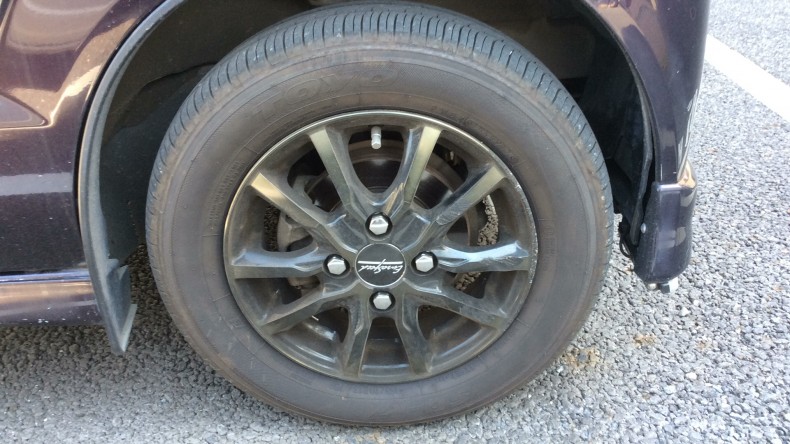 タイヤホイール前