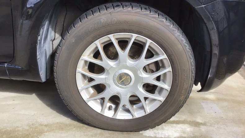 タイヤホイール前