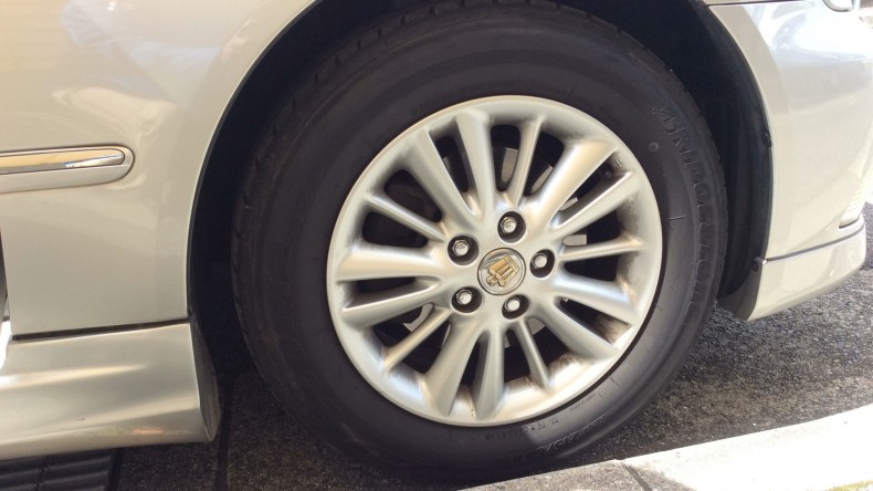 タイヤホイール前