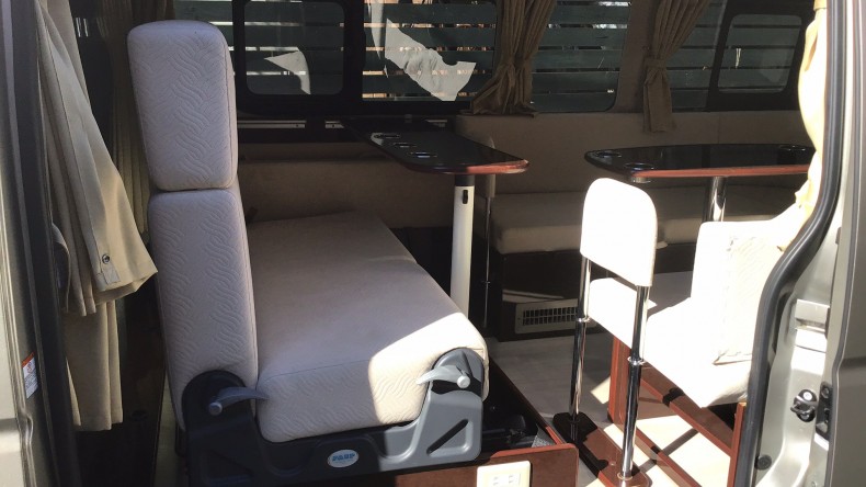 内装後方シート