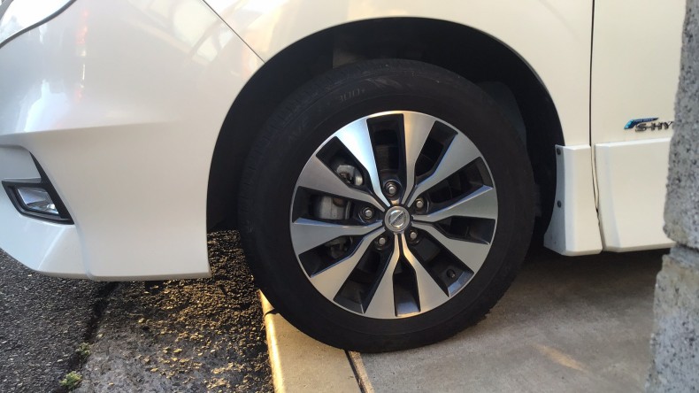 タイヤホイール前