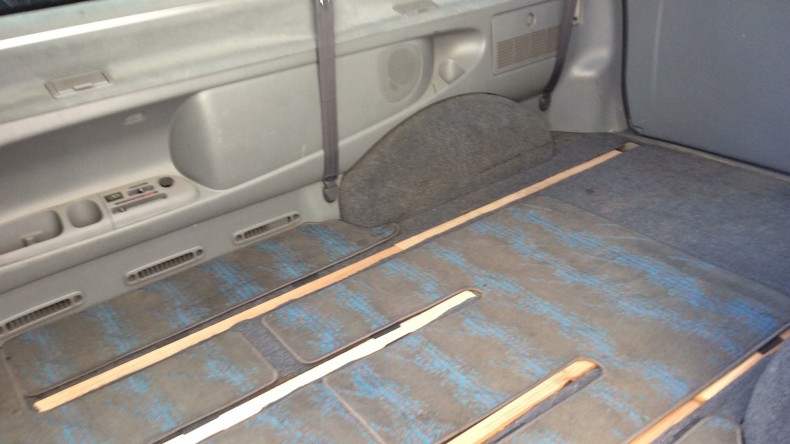 内装後方シート