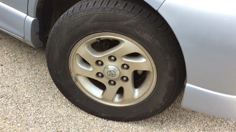 タイヤホイール前