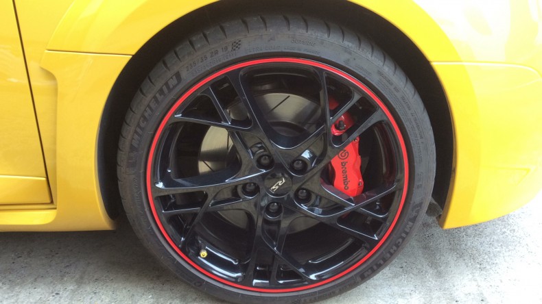 タイヤホイール前