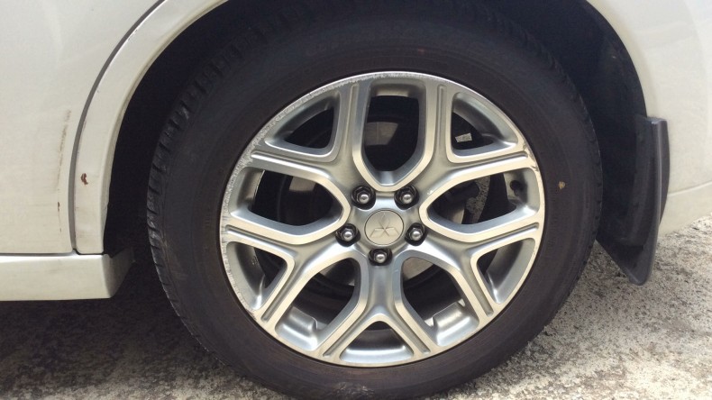 タイヤホイール前