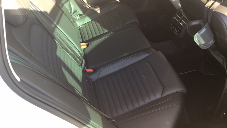 内装後方シート