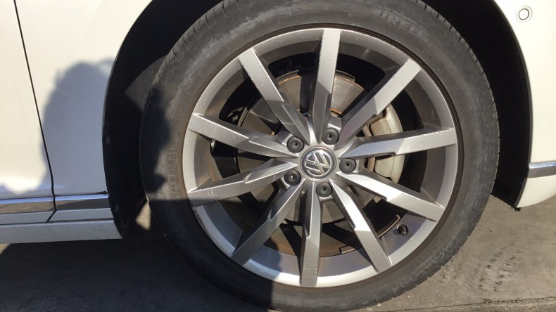 タイヤホイール前