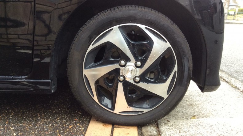 タイヤホイール前