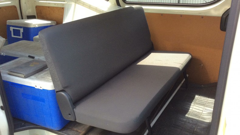 内装後方シート