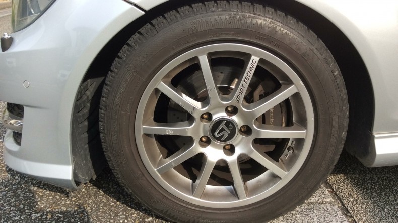 タイヤホイール前