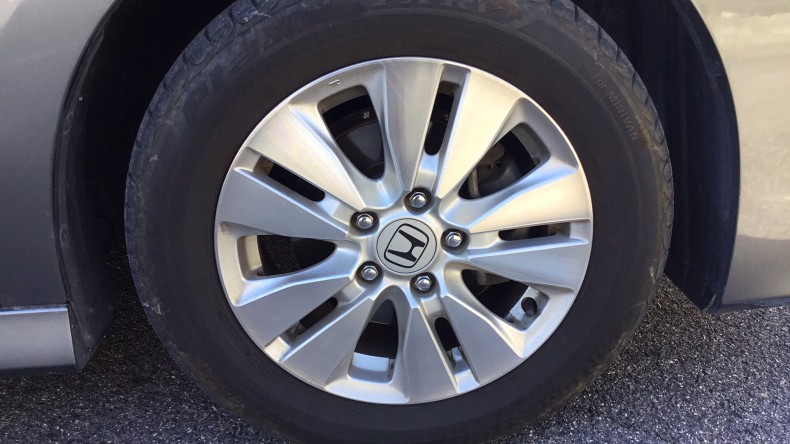 タイヤホイール前