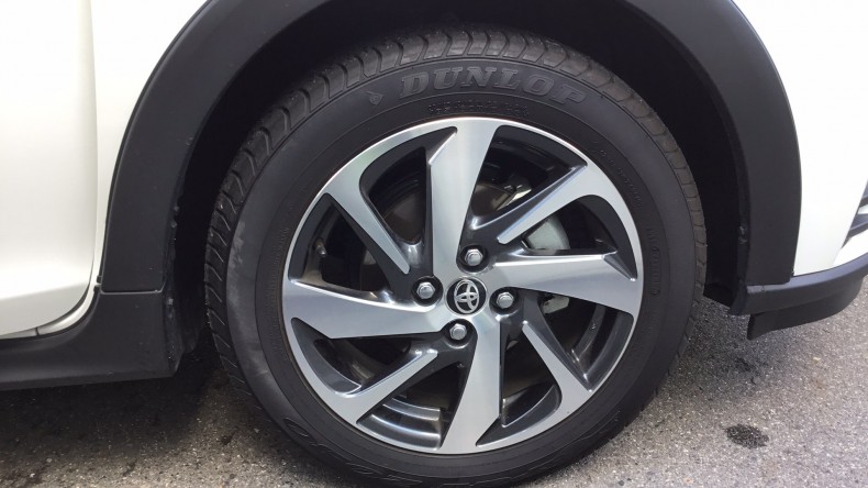 タイヤホイール前