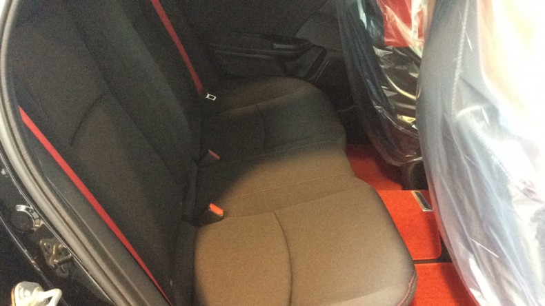 内装後方シート