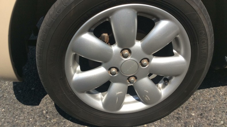 タイヤホイール前