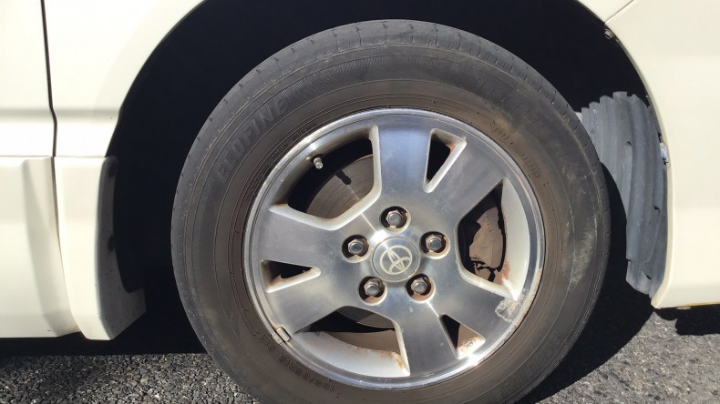 タイヤホイール前