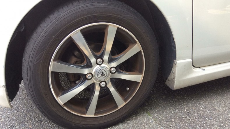 タイヤホイール前