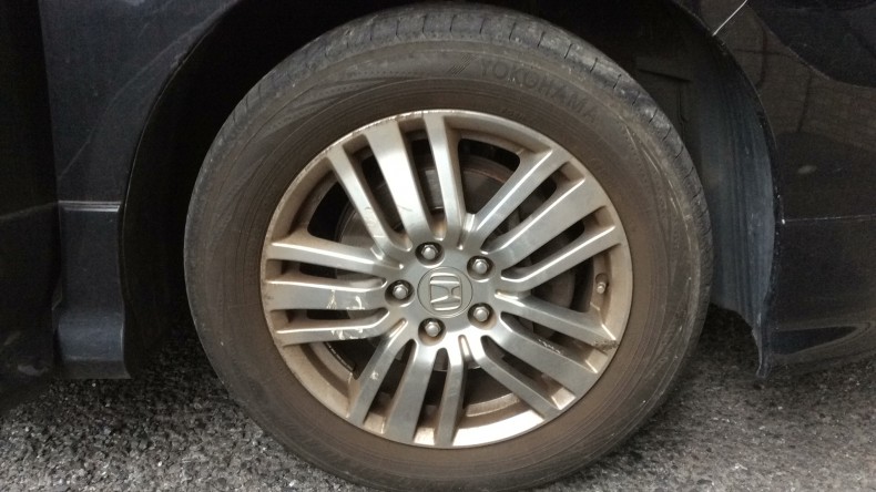 タイヤホイール前