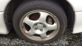 タイヤホイール前