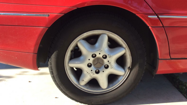 タイヤホイール前