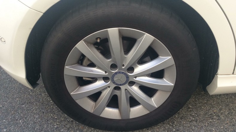 タイヤホイール前