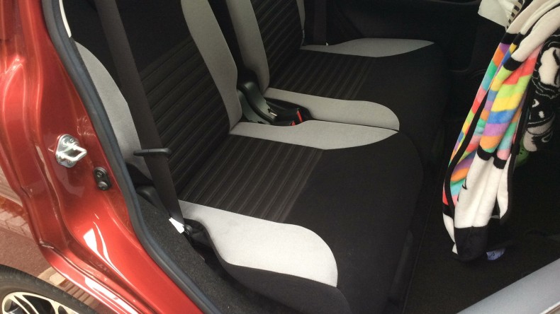 内装後方シート